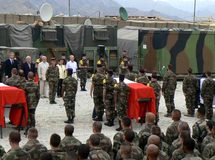 Cérémonies de levés des corps de nos camarades tombés dans la vallée d'Afghanya Cérémonies de levés des corps de nos camarades tombés dans la vallée d'Afghanya