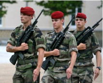 26 mars : Il fonce en voiture sur des militaires du 8ème RPIMA de Castres... “pour rigoler” 26 mars : Il fonce en voiture sur des militaires du 8ème RPIMA de Castres... “pour rigoler”