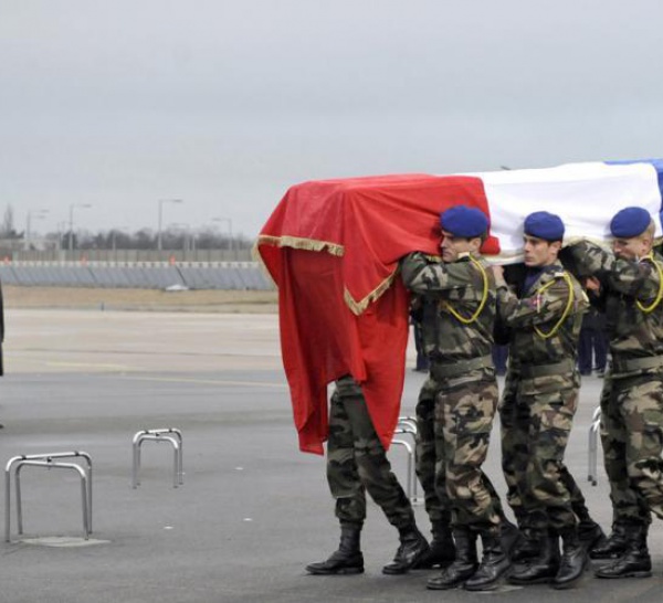 Cérémonie d’hommage aux soldats français décédés au Gabon